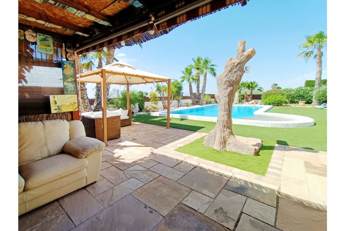 6 bedroom Villa for sale in Gea y Truyols - € 565,000 (Ref: 8220272)