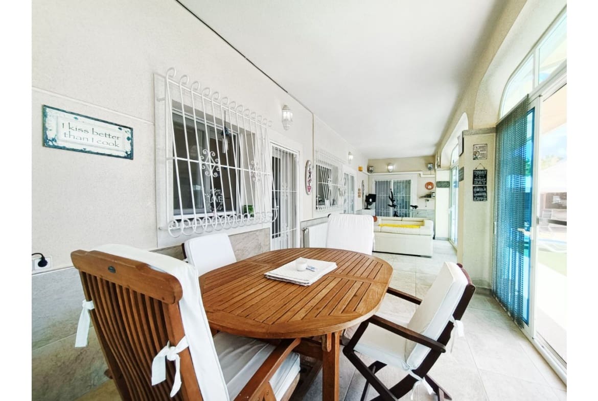 6 bedroom Villa for sale in Gea y Truyols - € 565,000 (Ref: 8220272)