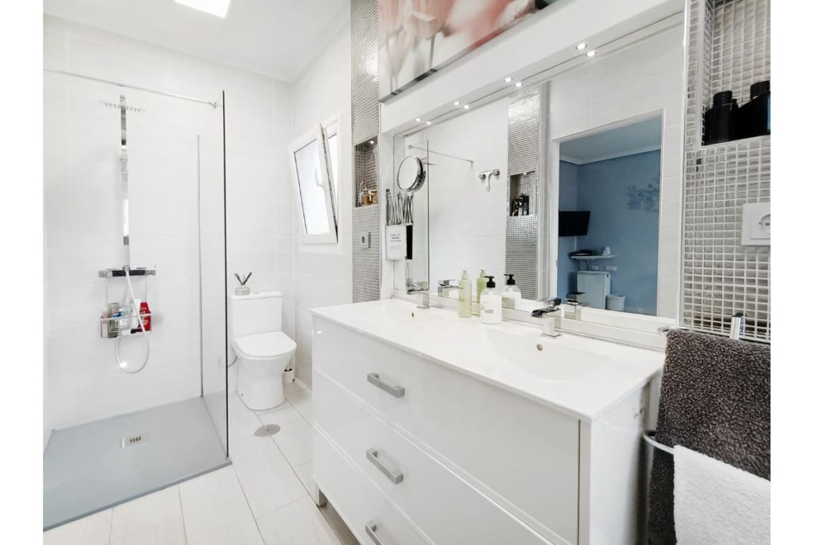 6 bedroom Villa for sale in Gea y Truyols - € 565,000 (Ref: 8220272)