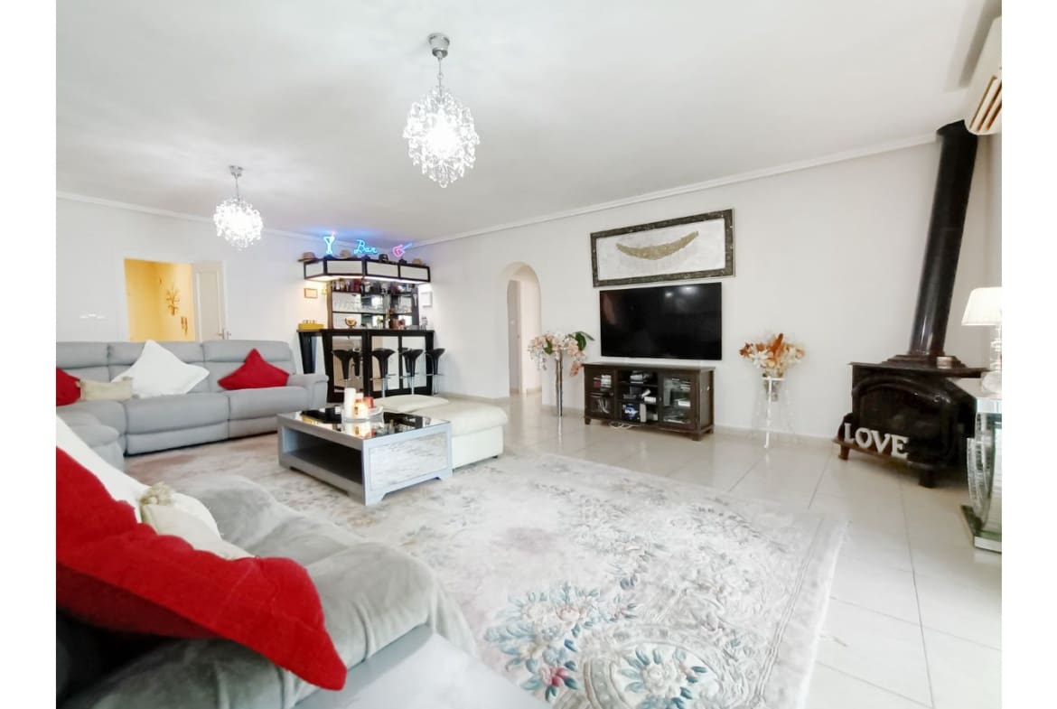 6 bedroom Villa for sale in Gea y Truyols - € 565,000 (Ref: 8220272)