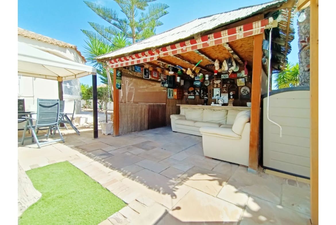 6 bedroom Villa for sale in Gea y Truyols - € 565,000 (Ref: 8220272)