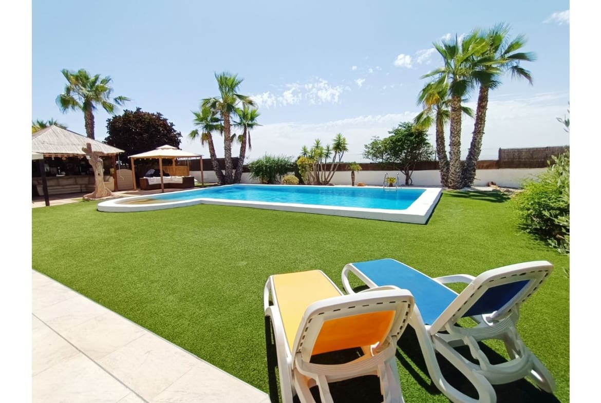 6 bedroom Villa for sale in Gea y Truyols - € 565,000 (Ref: 8220272)