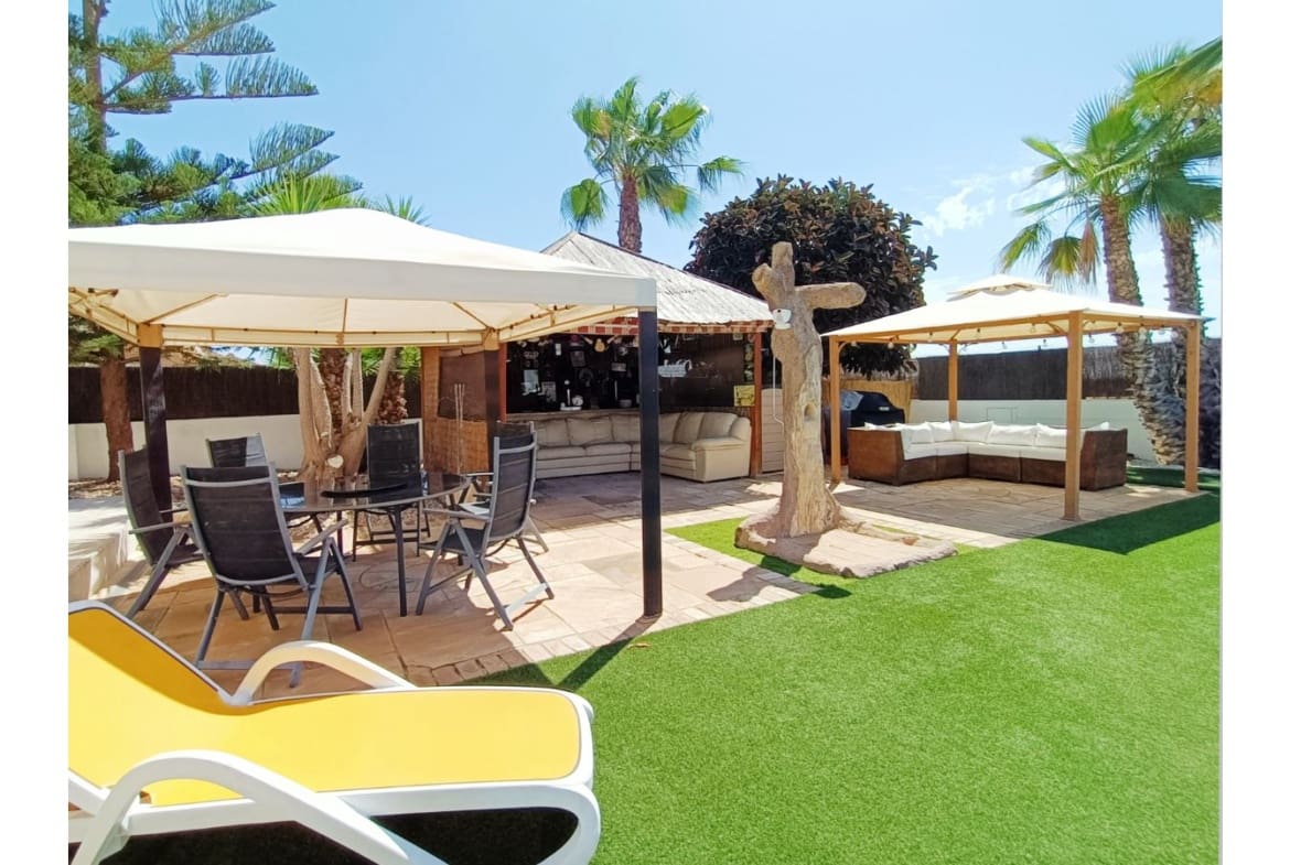 6 bedroom Villa for sale in Gea y Truyols - € 565,000 (Ref: 8220272)