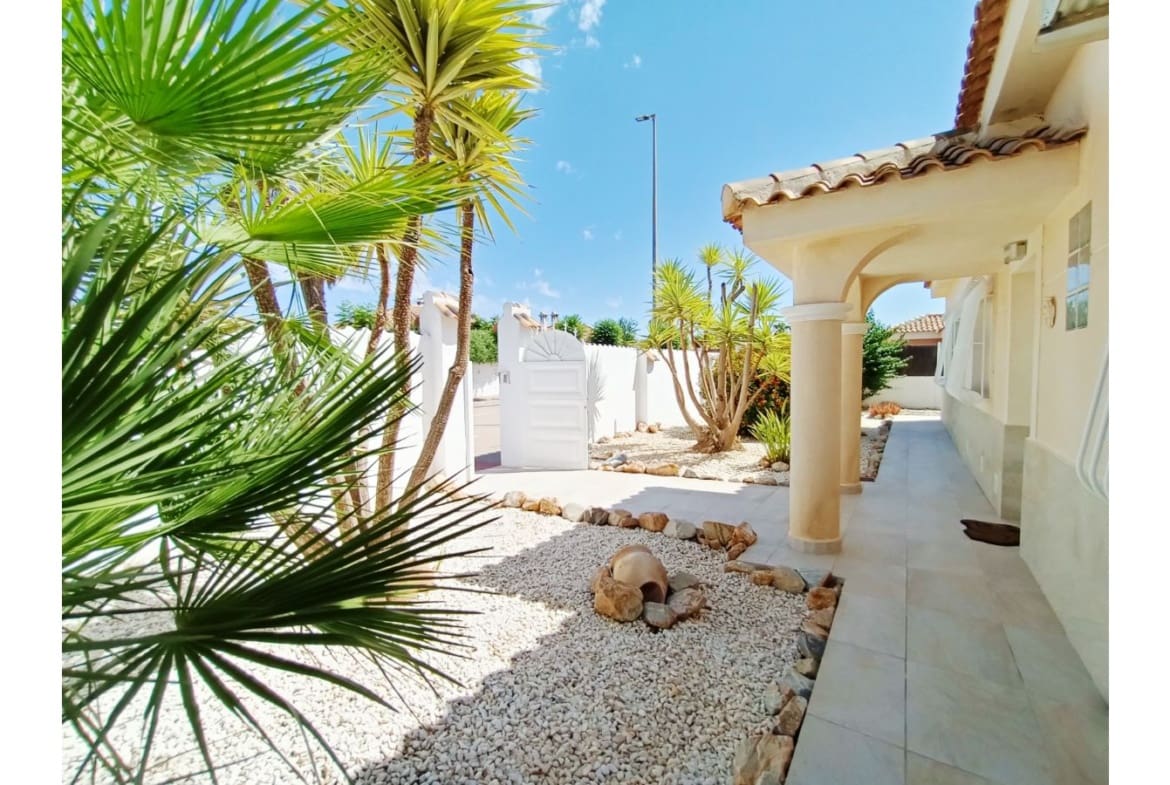 6 bedroom Villa for sale in Gea y Truyols - € 565,000 (Ref: 8220272)