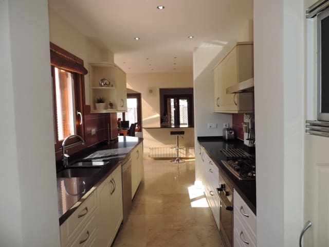 4 bedroom Villa for rent in El Valle Golf Resort, Murcia city - € 1,800 (Ref: 8383411)