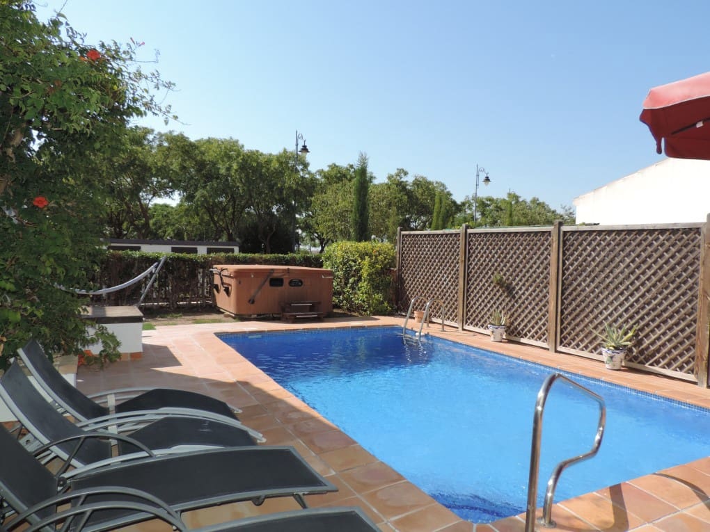 4 soveværelse Villa til leje i El Valle Golf Resort - € 1.800 (Ref: 8383411)