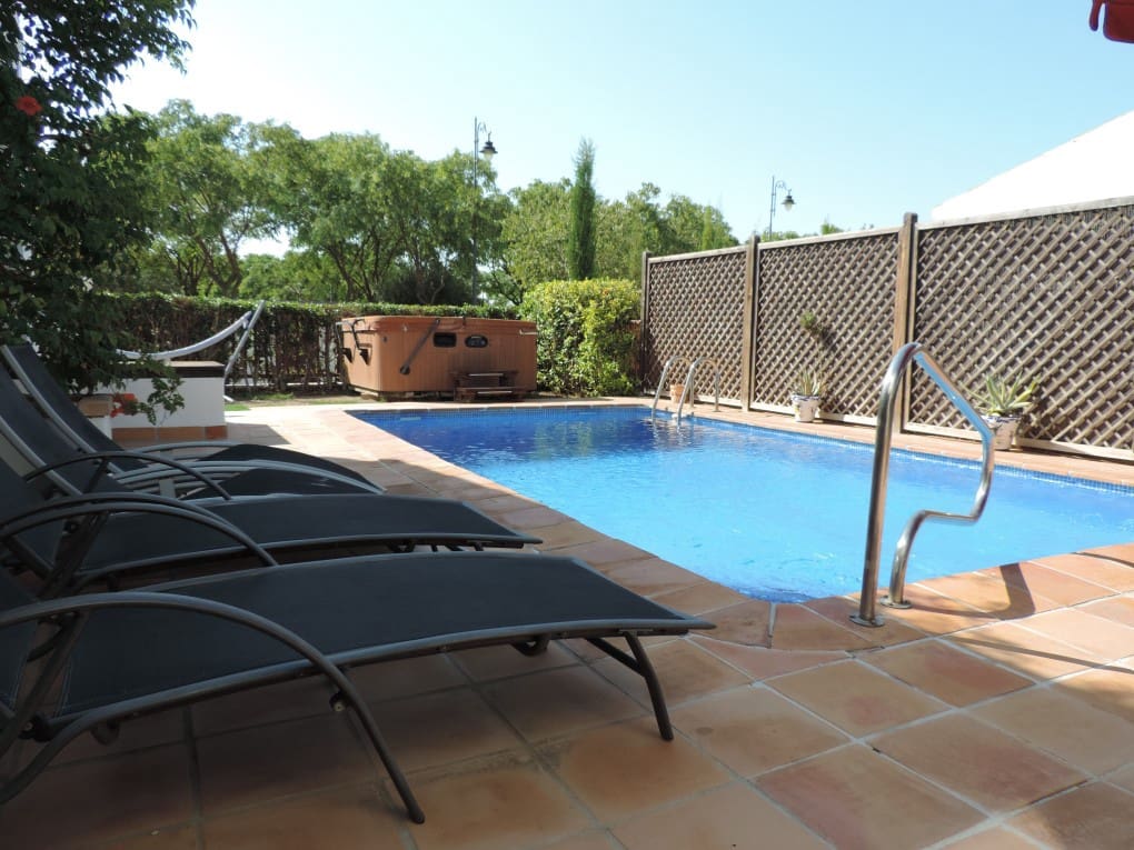 4 soveværelse Villa til leje i El Valle Golf Resort - € 1.800 (Ref: 8383411)