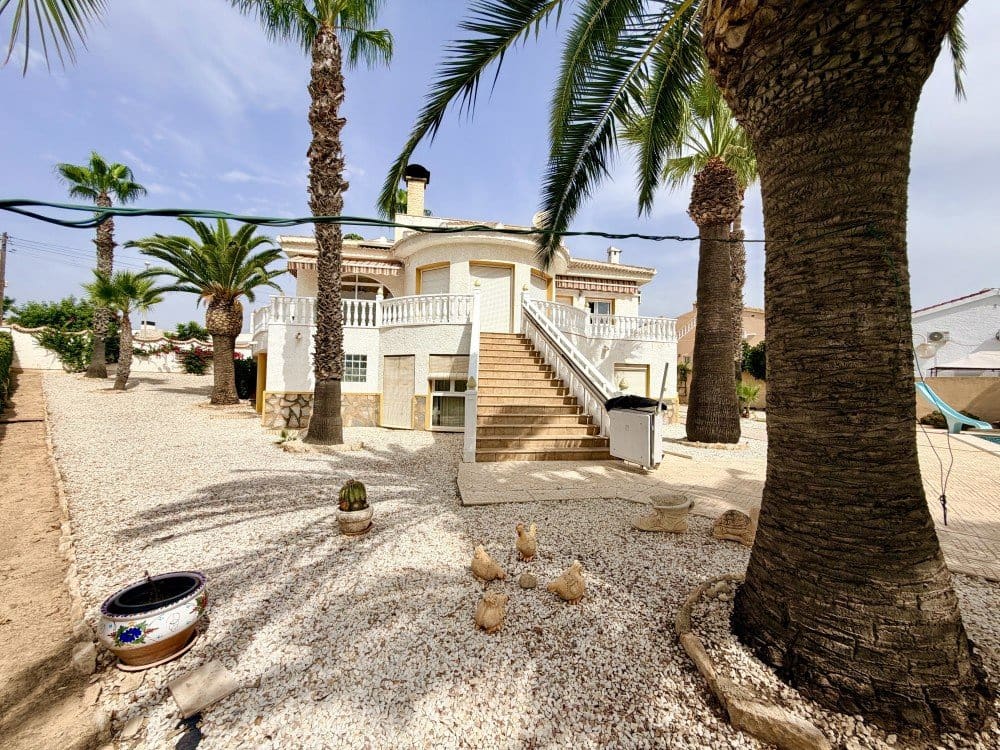 5 soverom Villa til salgs i Ciudad Quesada med svømmebasseng garasje - € 639 000 (Ref: 10063062)