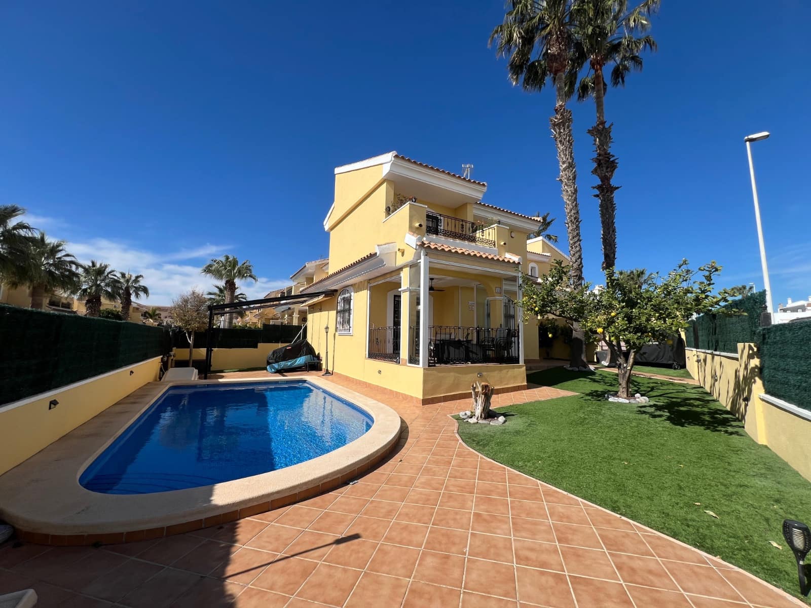 3 sypialnia Willa na sprzedaż w Orihuela Costa z basenem - 429 950 € (Ref: 10063088)