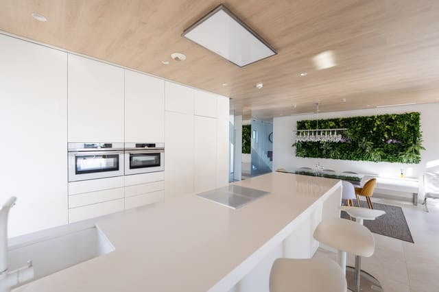 Chalet de 4 habitaciones en Aguamarina, Orihuela en venta con piscina garaje - 1.799.000 € (Ref: 10063103)