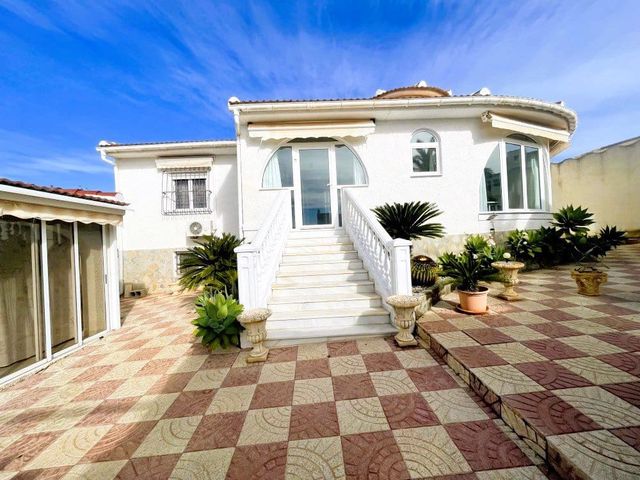 Chalet de 3 habitaciones en Ciudad Quesada, Rojales en venta con piscina garaje - 660.000 € (Ref: 10063129)