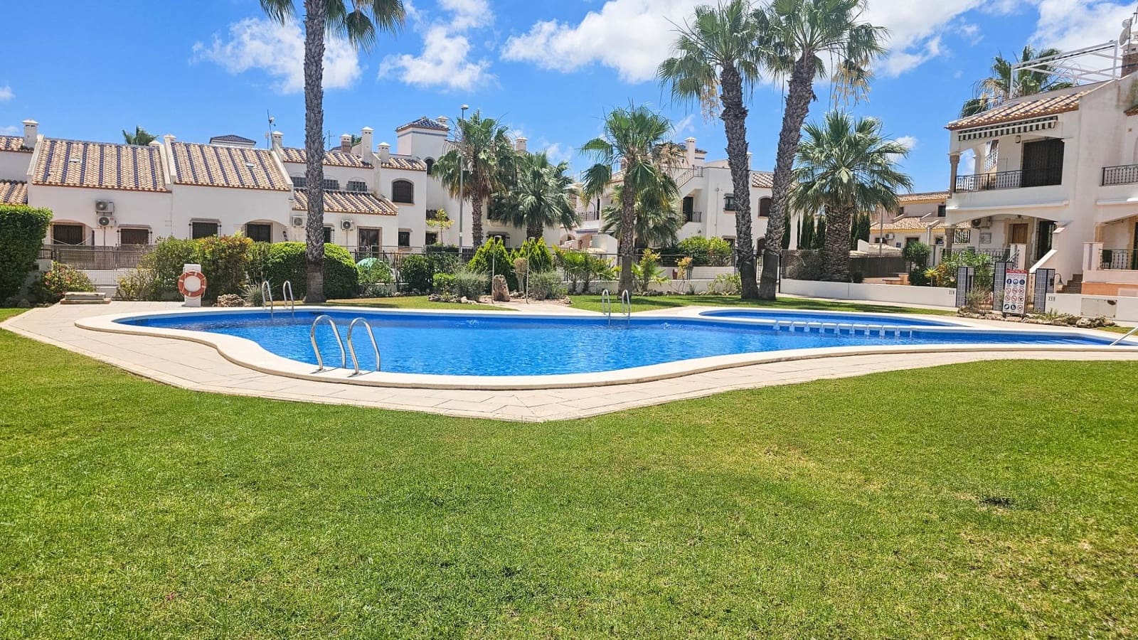 2 slaapkamer Huis te koop in Orihuela Costa met zwembad - € 239.000 (Ref: 10063148)