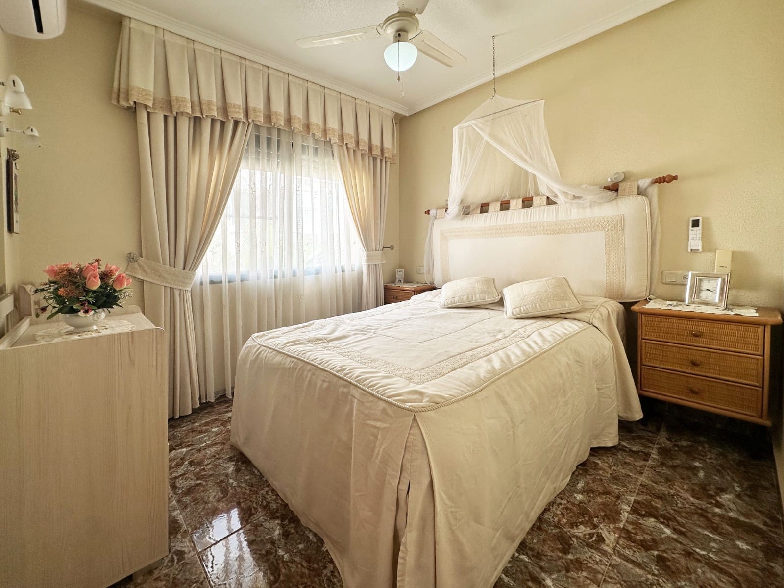 3 sypialnia Willa na sprzedaż w Orihuela Costa z basenem garażem - 250 000 € (Ref: 10063209)