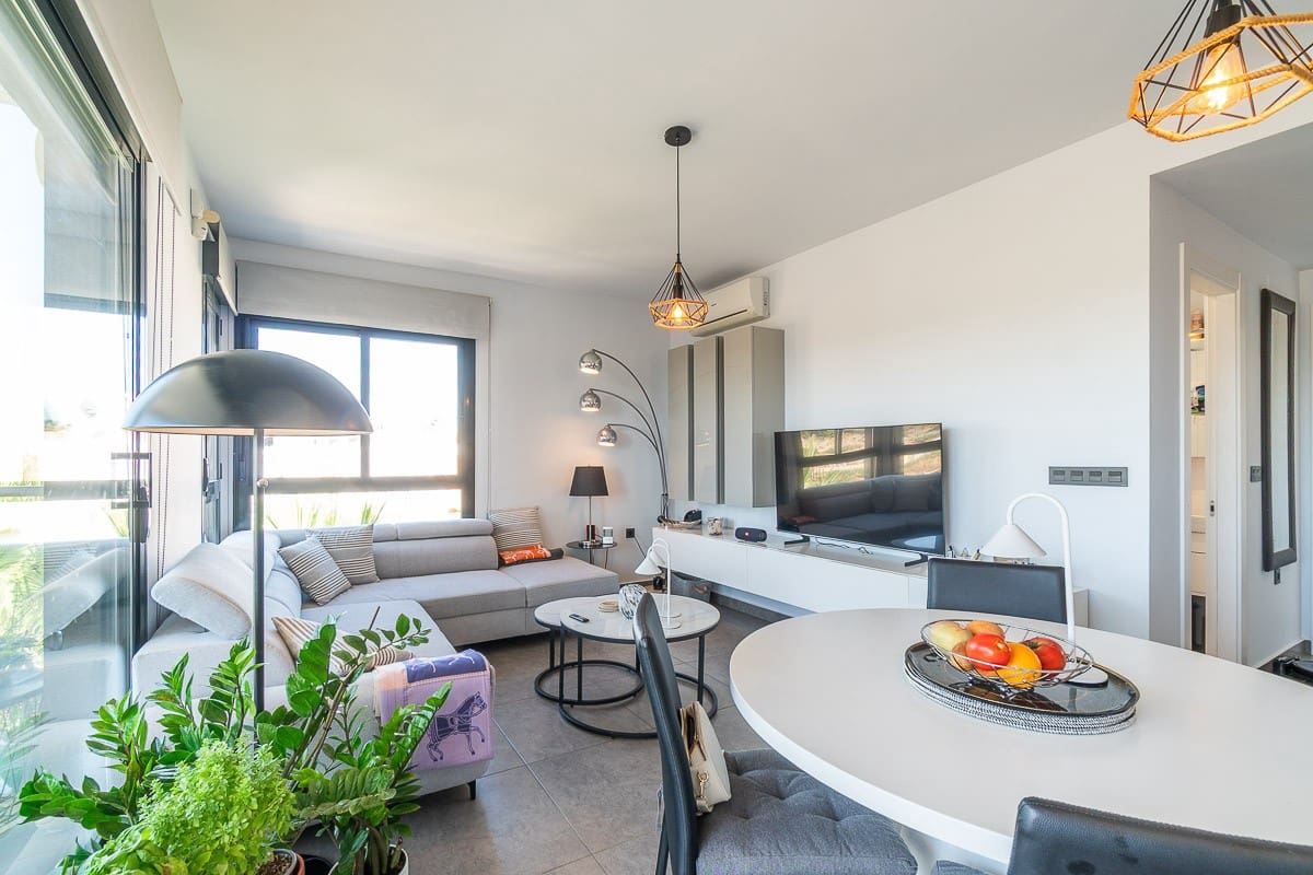 3 bedroom Penthouse for sale in Villamartin with pool garage - € 349,900 (Ref: 10063222)