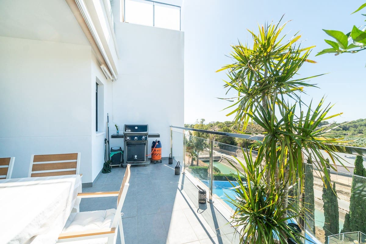 3 bedroom Penthouse for sale in Villamartin with pool garage - € 349,900 (Ref: 10063222)
