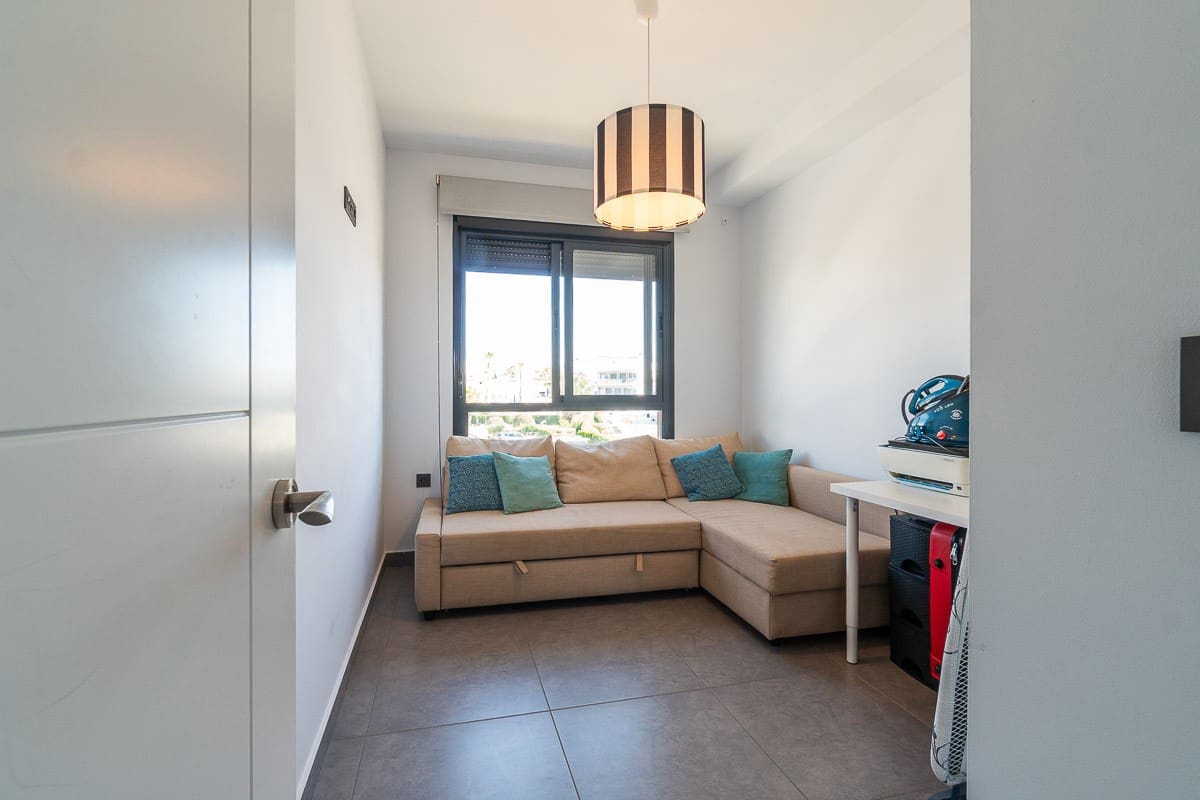 3 bedroom Penthouse for sale in Villamartin with pool garage - € 349,900 (Ref: 10063222)