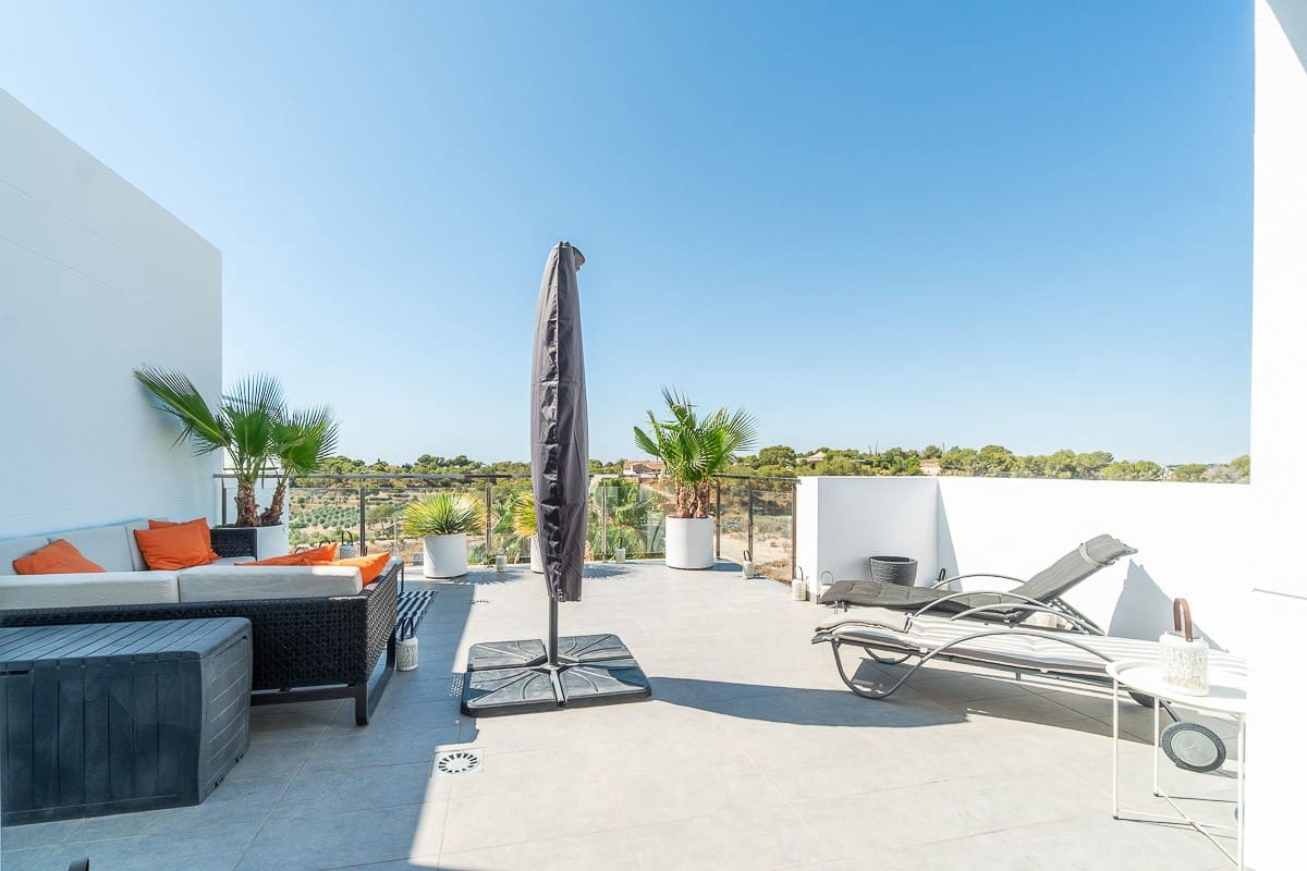 3 bedroom Penthouse for sale in Villamartin with pool garage - € 349,900 (Ref: 10063222)