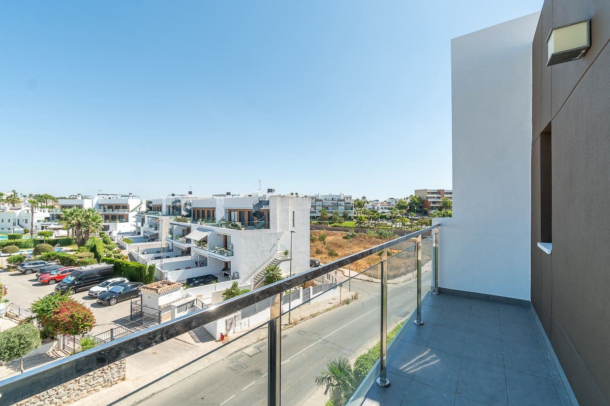 3 bedroom Penthouse for sale in Villamartin with pool garage - € 349,900 (Ref: 10063222)