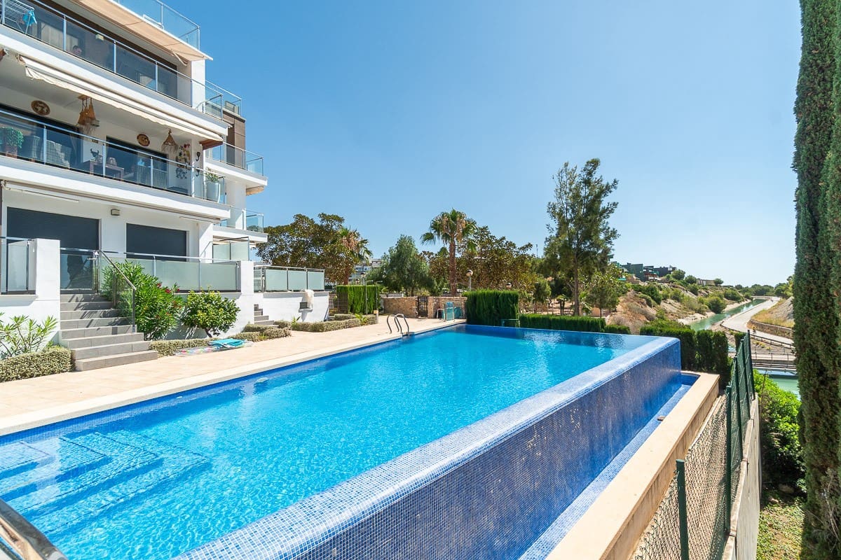 3 bedroom Penthouse for sale in Villamartin with pool garage - € 349,900 (Ref: 10063222)