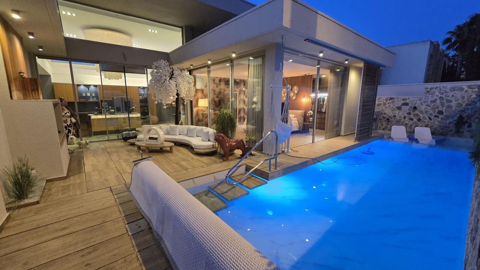 Chalet de 4 habitaciones en Benijófar en venta con piscina - 1.250.000 € (Ref: 10063224)