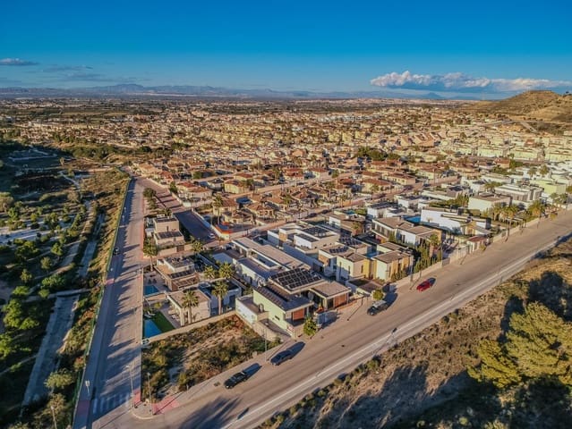 Chalet de 4 habitaciones en Benijófar en venta con piscina - 1.250.000 € (Ref: 10063224)