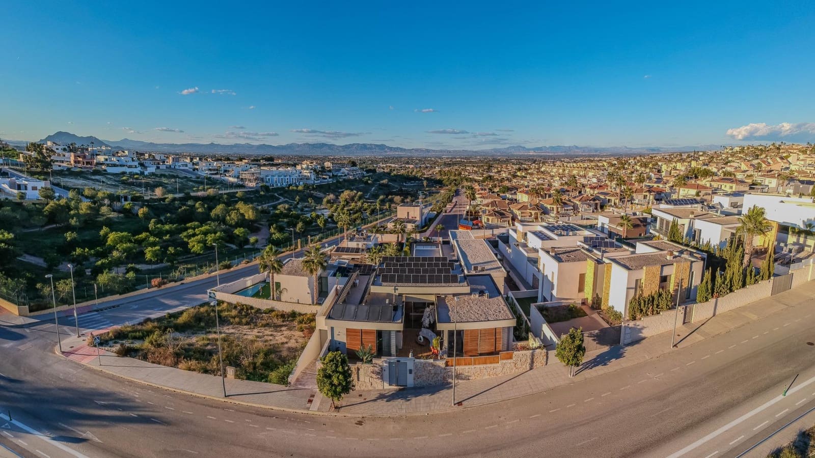 Chalet de 4 habitaciones en Benijófar en venta con piscina - 1.250.000 € (Ref: 10063224)