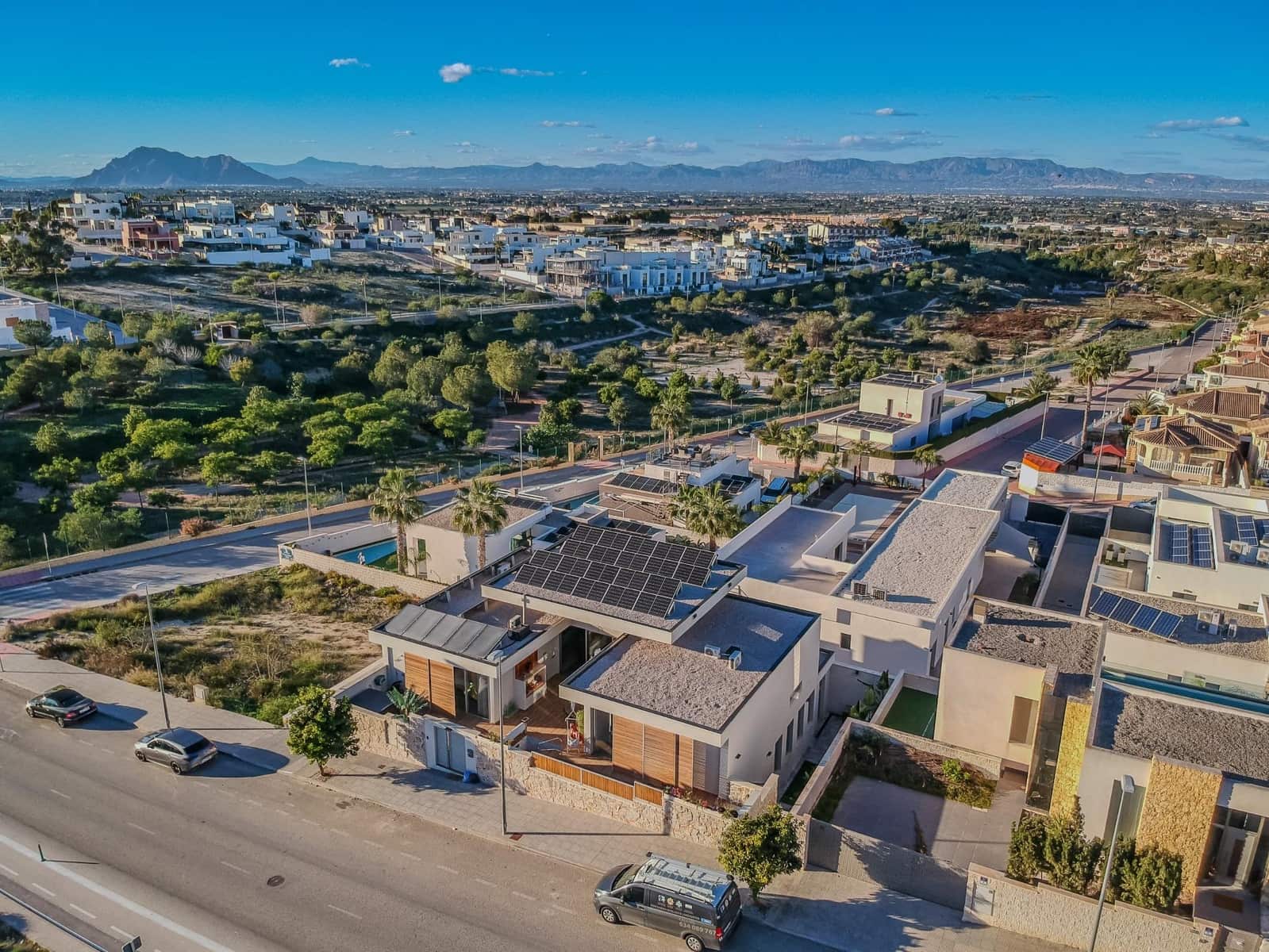 Chalet de 4 habitaciones en Benijófar en venta con piscina - 1.250.000 € (Ref: 10063224)
