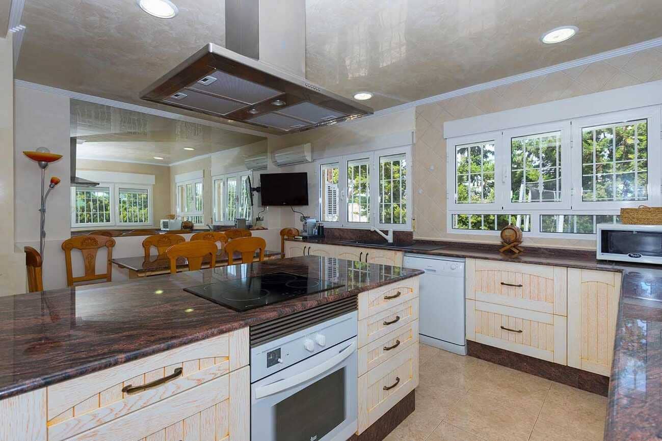 5 sypialnia Willa na sprzedaż w Orihuela Costa z basenem garażem - 1 250 000 € (Ref: 10063266)