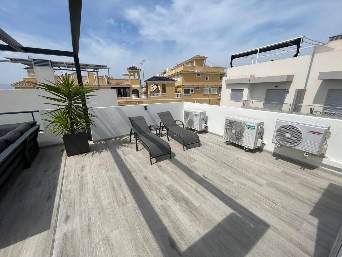 Chalet de 3 habitaciones en Benijófar en venta con piscina - 469.000 € (Ref: 10063292)