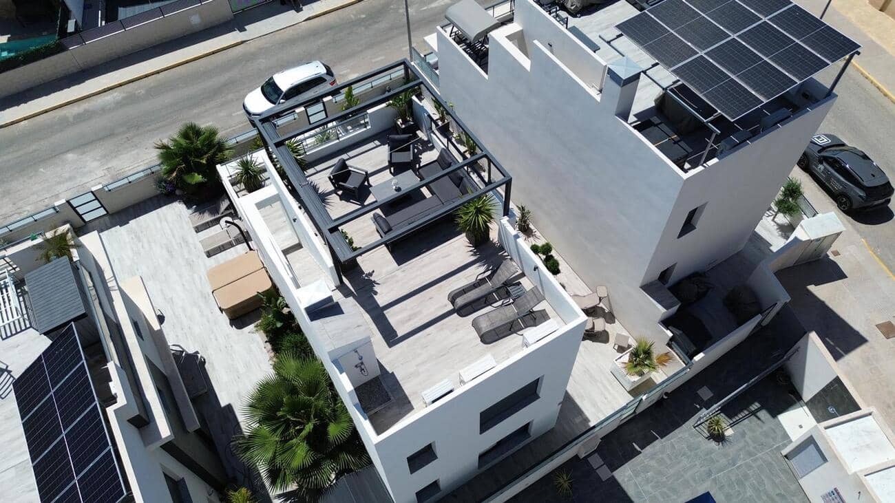 Chalet de 3 habitaciones en Benijófar en venta con piscina - 469.000 € (Ref: 10063292)