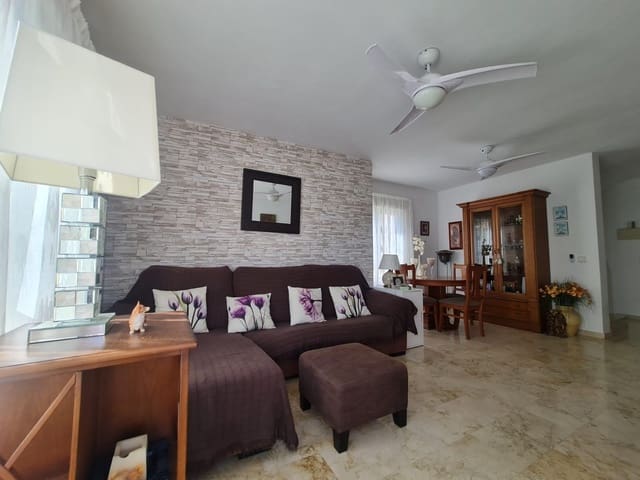 3 makuuhuone Huvila myytävänä paikassa Lomas de Campoamor - Las Ramblas, Orihuela mukana uima-altaan 
autotalli - 479 000 € (Ref: 10063295)