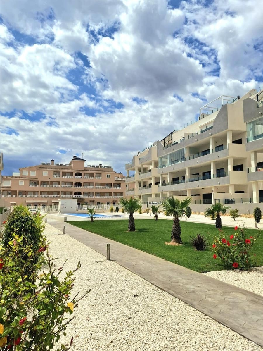 Apartamento de 3 habitaciones en Orihuela Costa en venta con piscina garaje - 390.000 € (Ref: 10063296)