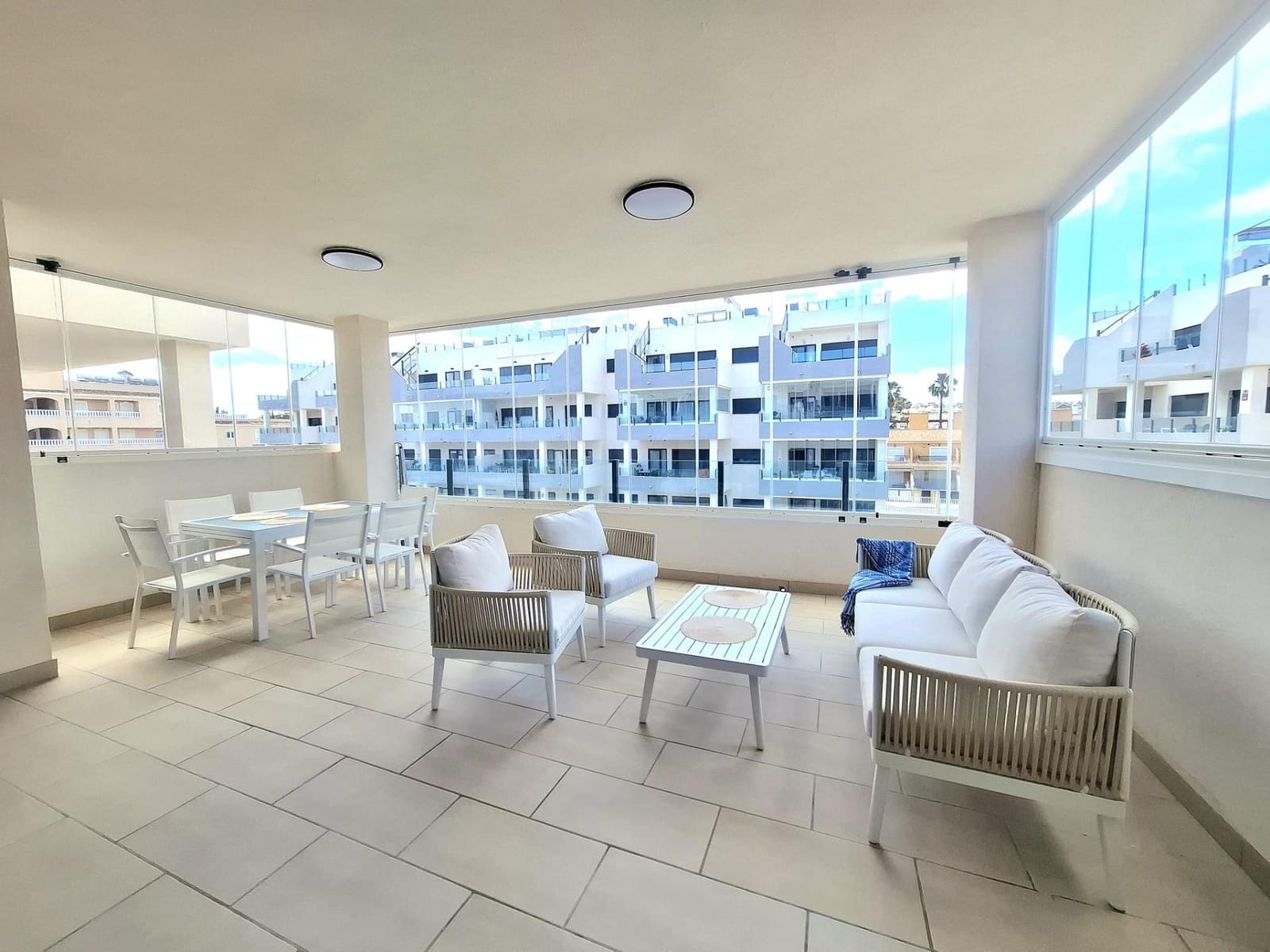 Apartamento de 3 habitaciones en Orihuela Costa en venta con piscina garaje - 390.000 € (Ref: 10063296)