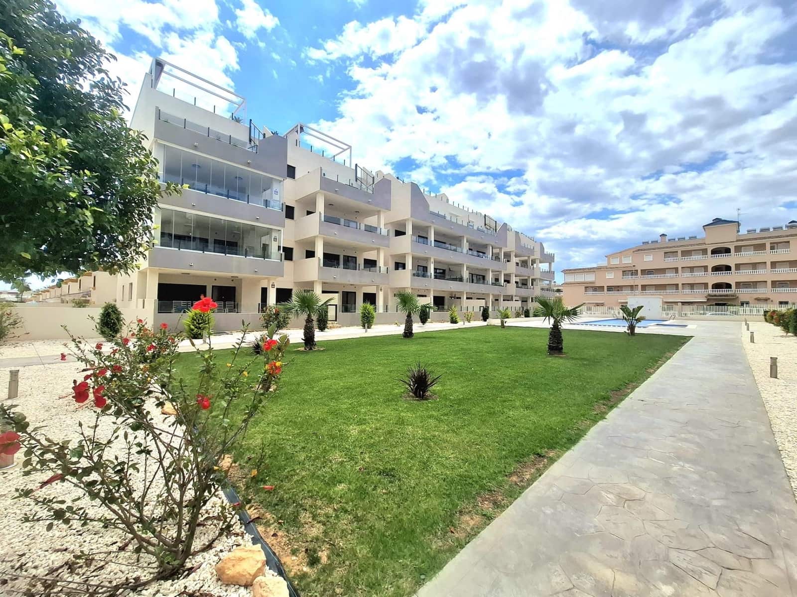 Apartamento de 3 habitaciones en Orihuela Costa en venta con piscina garaje - 390.000 € (Ref: 10063296)