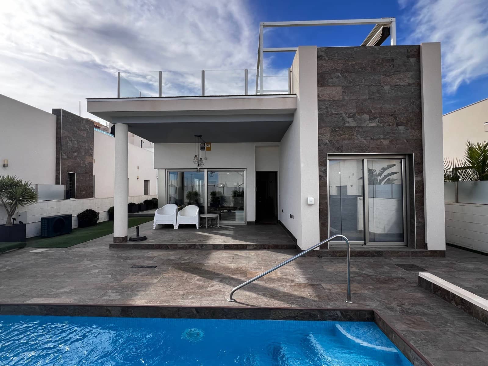 3 soveværelse Villa til salg i Orihuela Costa med swimmingpool - € 439.000 (Ref: 10063321)