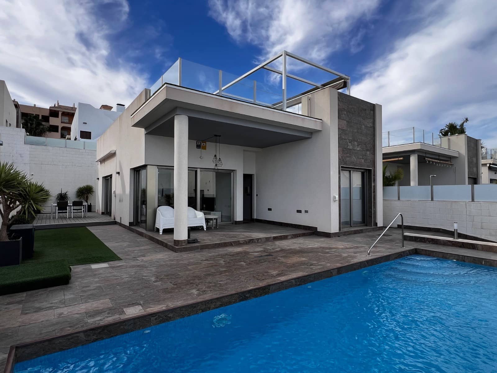 3 soveværelse Villa til salg i Orihuela Costa med swimmingpool - € 439.000 (Ref: 10063321)