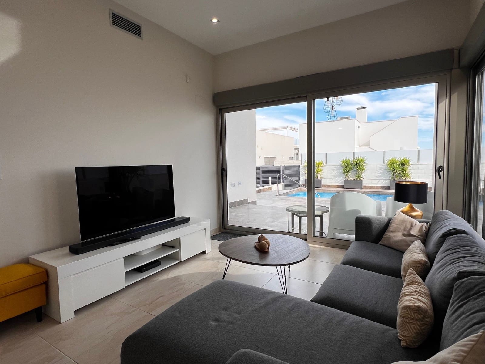 3 soveværelse Villa til salg i Orihuela Costa med swimmingpool - € 439.000 (Ref: 10063321)