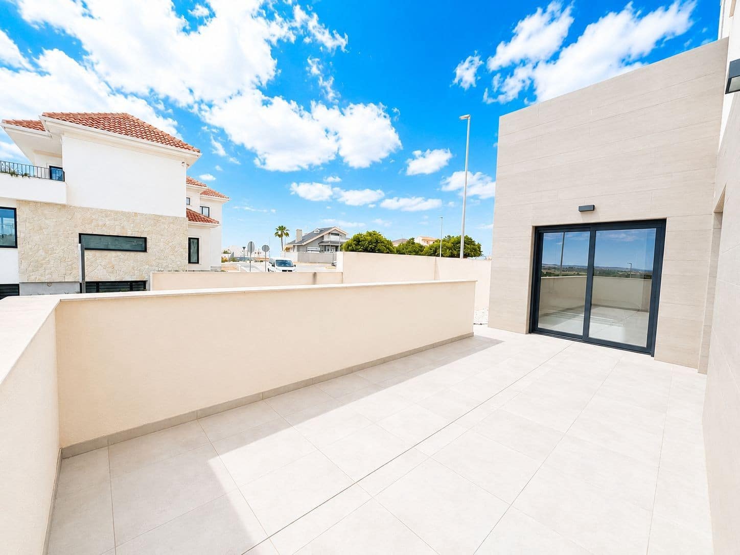 Chalet de 4 habitaciones en Benijófar en venta con piscina garaje - 795.995 € (Ref: 10063325)