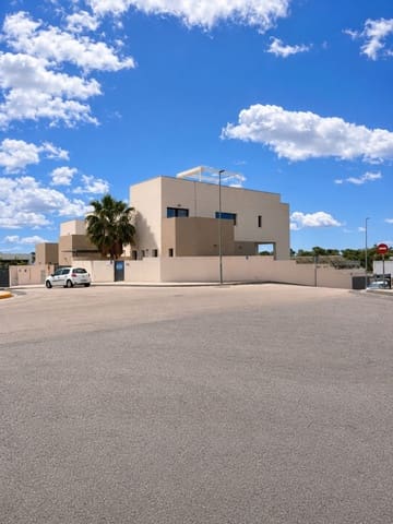 Chalet de 4 habitaciones en Benijófar en venta con piscina garaje - 795.995 € (Ref: 10063325)