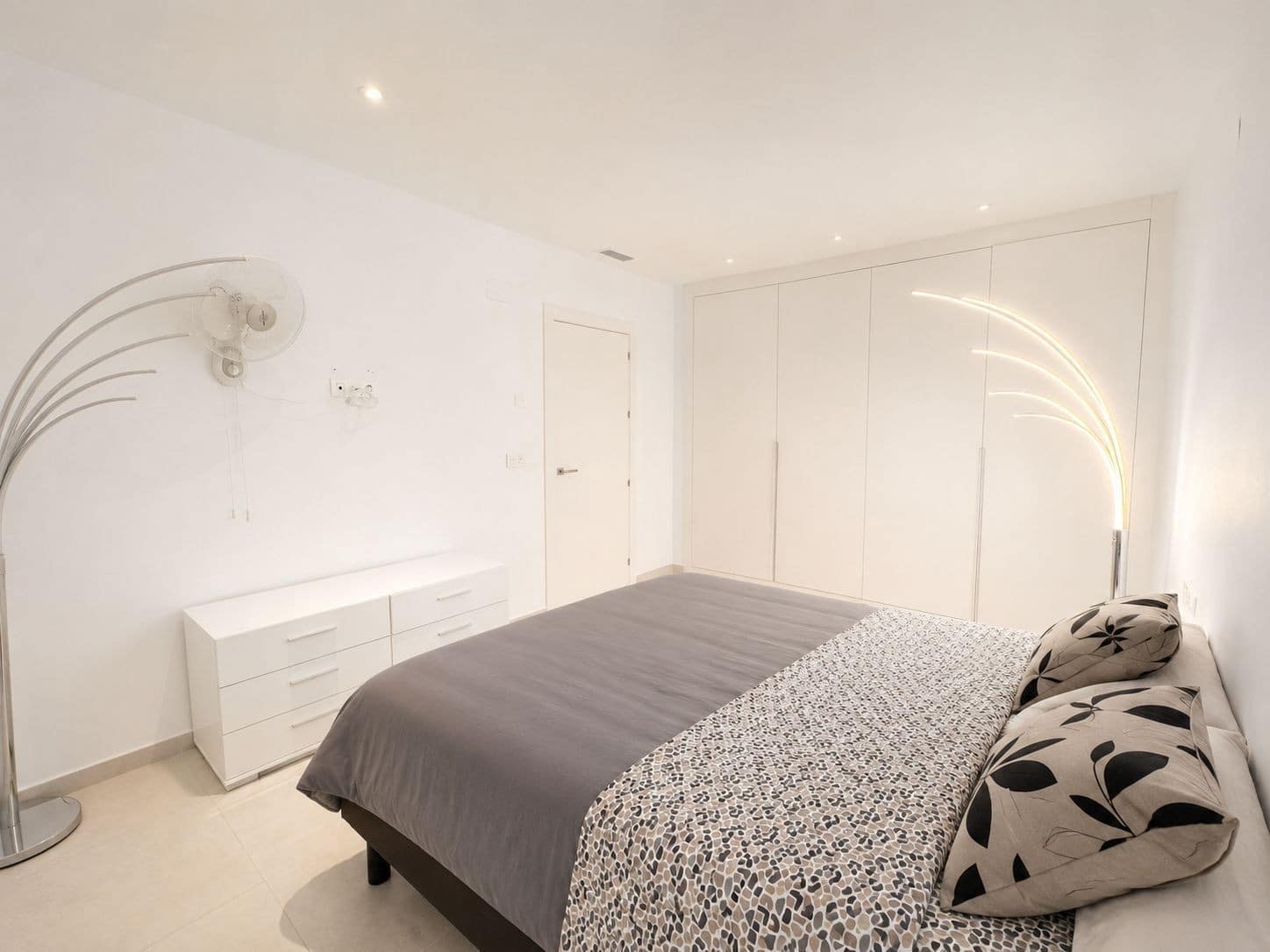 Chalet de 4 habitaciones en Benijófar en venta con piscina garaje - 795.995 € (Ref: 10063325)