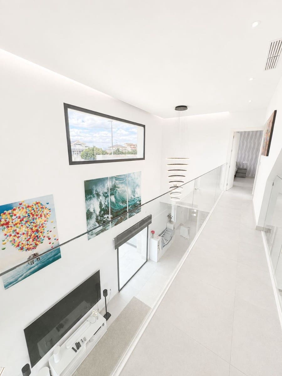 Chalet de 4 habitaciones en Benijófar en venta con piscina garaje - 795.995 € (Ref: 10063325)