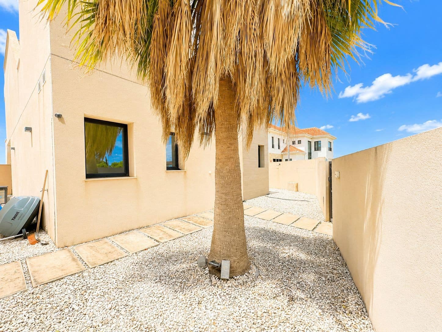 Chalet de 4 habitaciones en Benijófar en venta con piscina garaje - 795.995 € (Ref: 10063325)