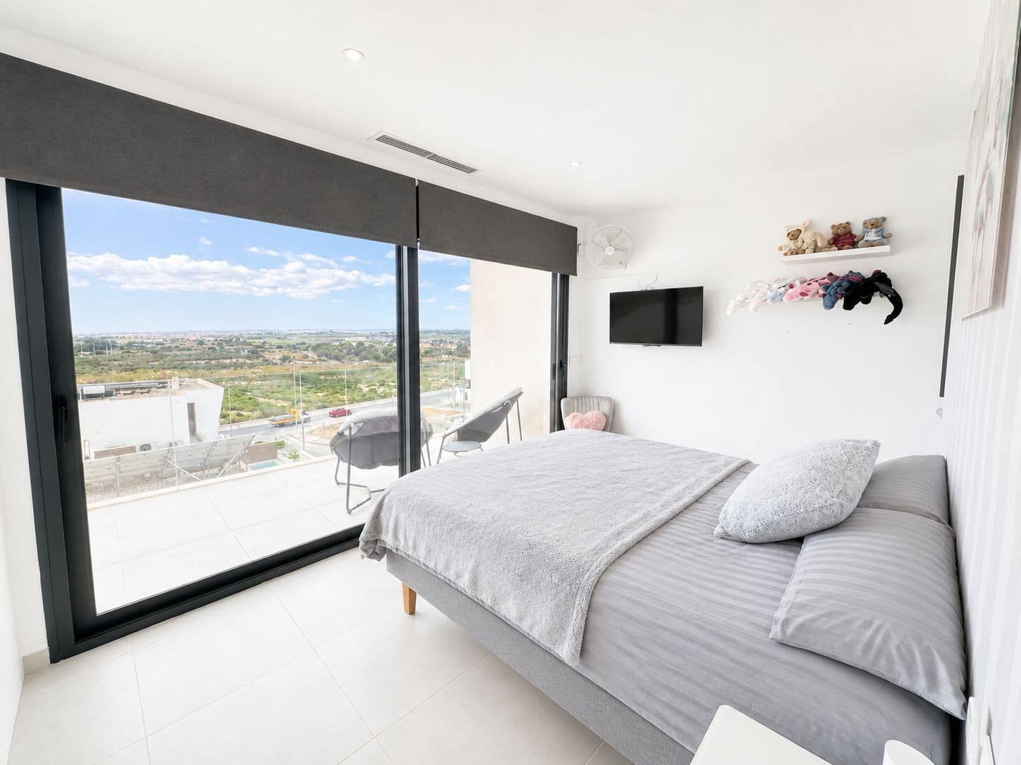 Chalet de 4 habitaciones en Benijófar en venta con piscina garaje - 795.995 € (Ref: 10063325)