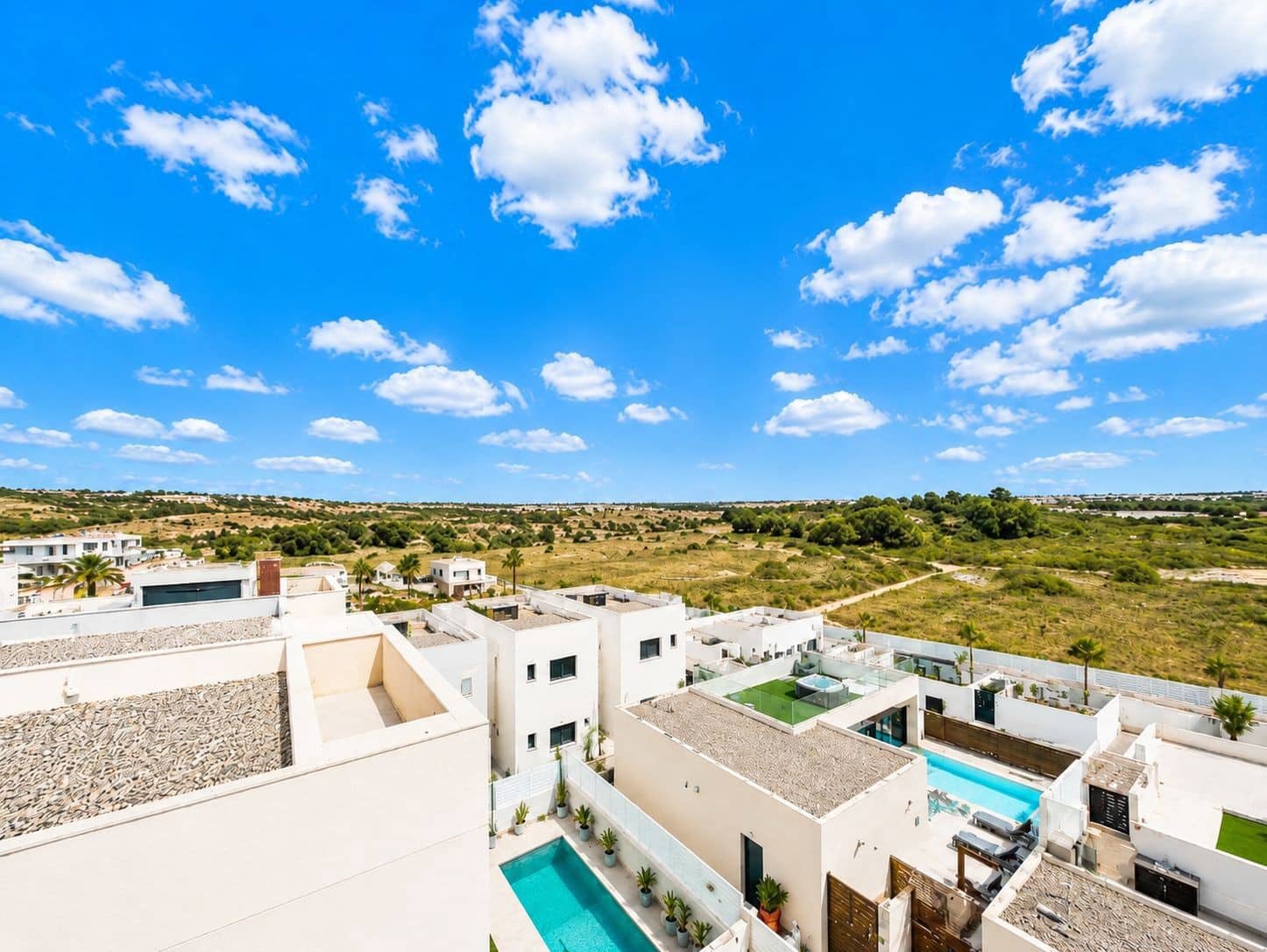 Chalet de 4 habitaciones en Benijófar en venta con piscina garaje - 795.995 € (Ref: 10063325)
