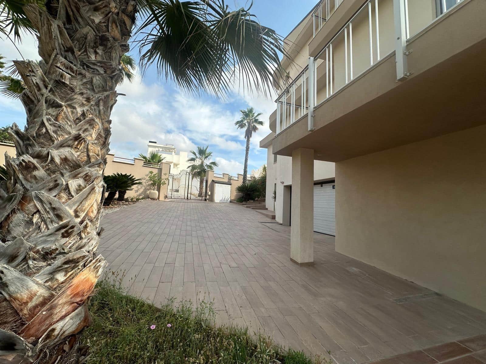 4 sovrum Villa till salu i Ciudad Quesada med pool garage - 840 000 € (Ref: 10063333)