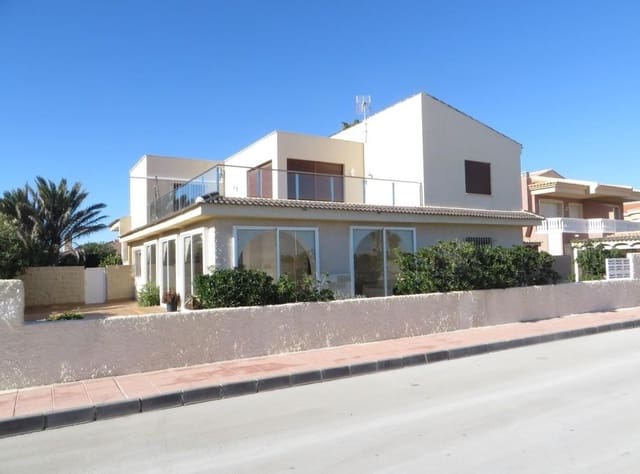 9 Zimmer Villa zu verkaufen in La Manga del Mar Menor mit Garage - 985.000 € (Ref: 10063340)