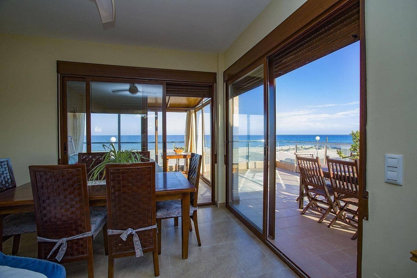 9 Zimmer Villa zu verkaufen in La Manga del Mar Menor mit Garage - 985.000 € (Ref: 10063340)