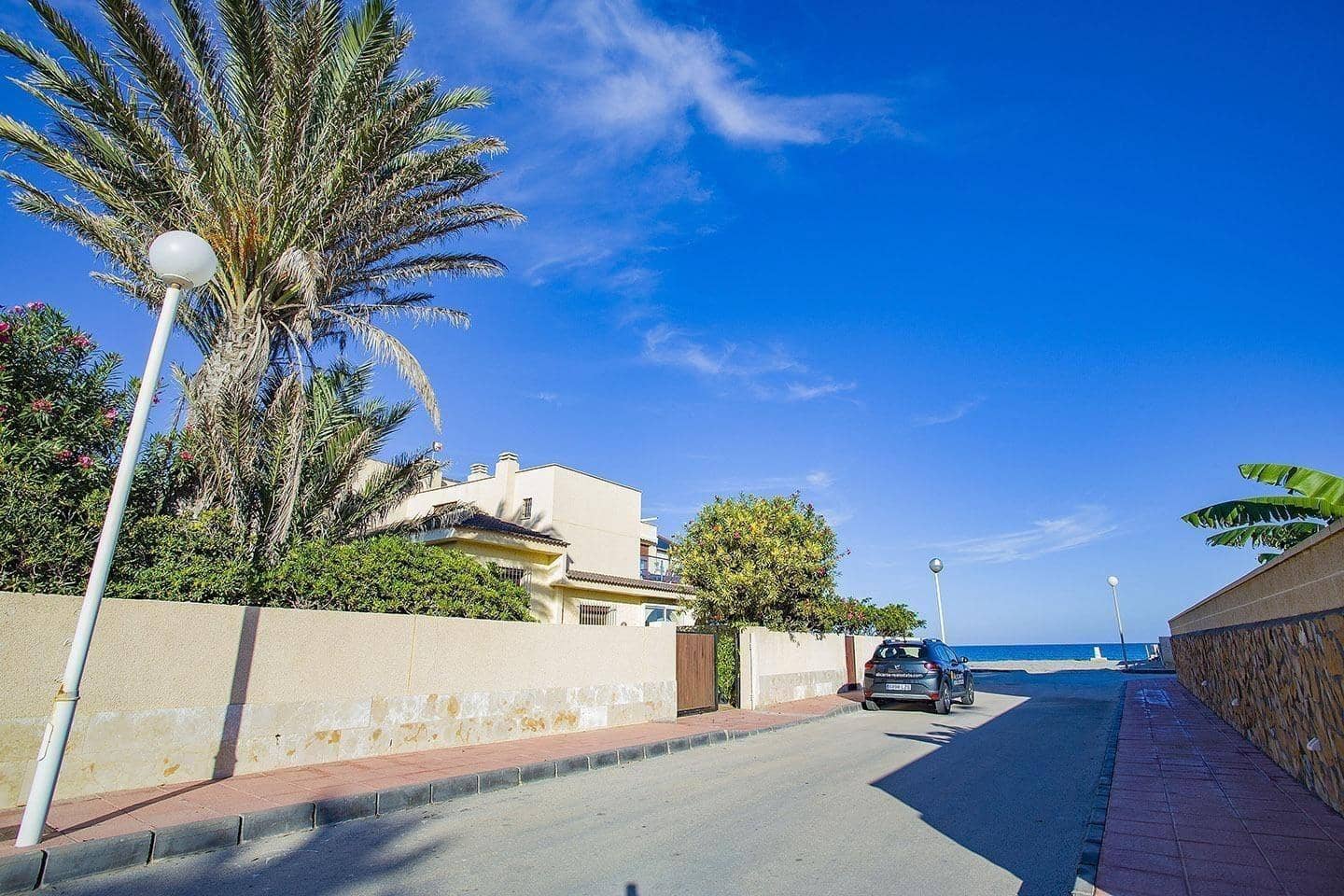 9 Zimmer Villa zu verkaufen in La Manga del Mar Menor mit Garage - 985.000 € (Ref: 10063340)