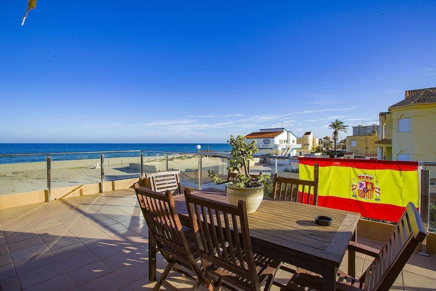 9 Zimmer Villa zu verkaufen in La Manga del Mar Menor mit Garage - 985.000 € (Ref: 10063340)