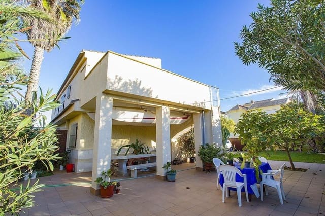 9 Zimmer Villa zu verkaufen in La Manga del Mar Menor mit Garage - 985.000 € (Ref: 10063340)